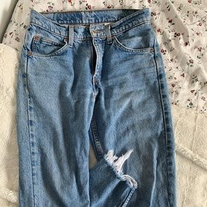 Very Flattering Size 28 Orange-Tab Mid-Rise Levi’s